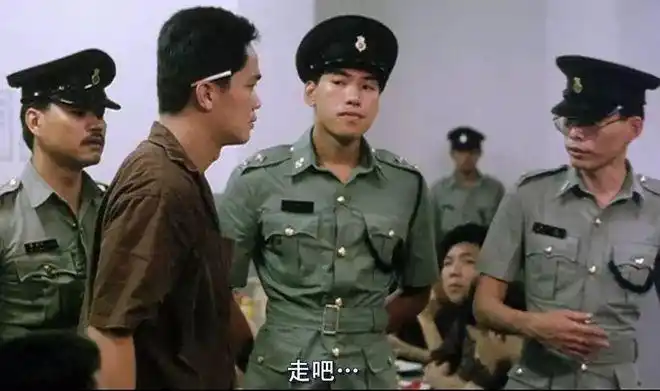 于是佢好快就又接拍了成名作之一的《监狱风云》,张耀扬在剧中饰演