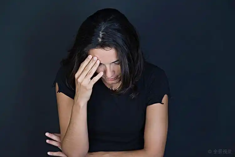 女人,思考图片_女人,思考高清图片_全景视觉