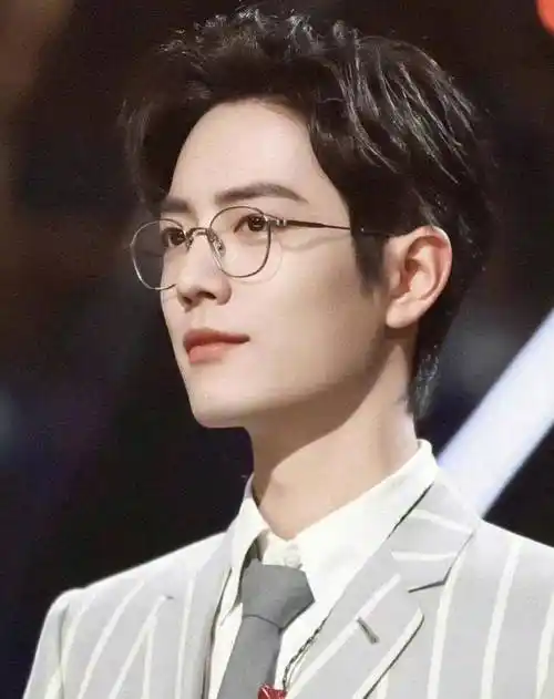 肖战正脸vs侧脸_才华_感觉_轮廓