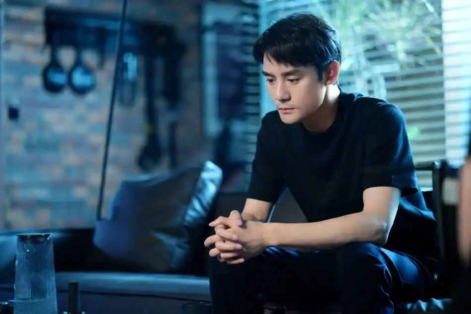 组图:王凯《向风而行》新剧照曝光 身穿西装笔挺帅气