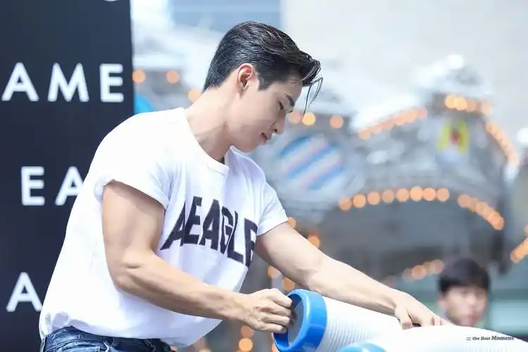 我想要刘宪华的高清电脑壁纸姐妹们能办到吗