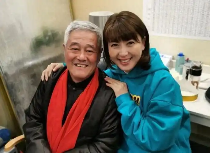 善恶终有报踩着赵本山上位的闫学晶最终活成了一个笑话