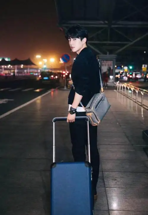 lv路易威登18秀款刘昊然titanium帆布相机包m43884