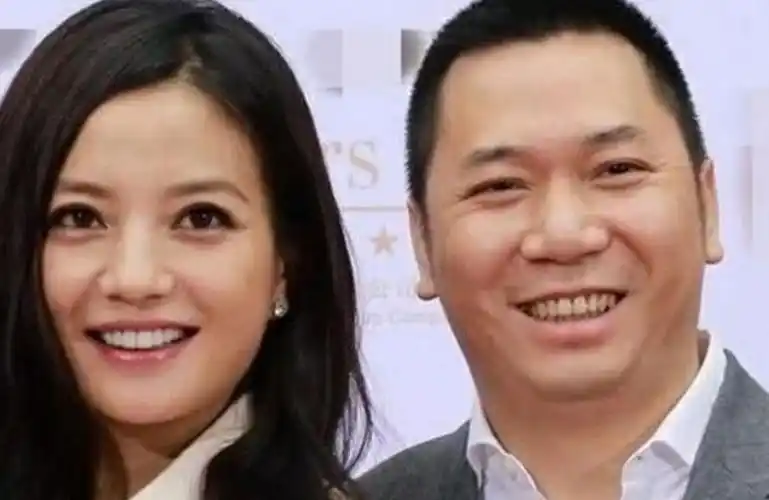 香港名媛起诉赵薇老公,反被控诉有诽谤行为,要求公开道歉
