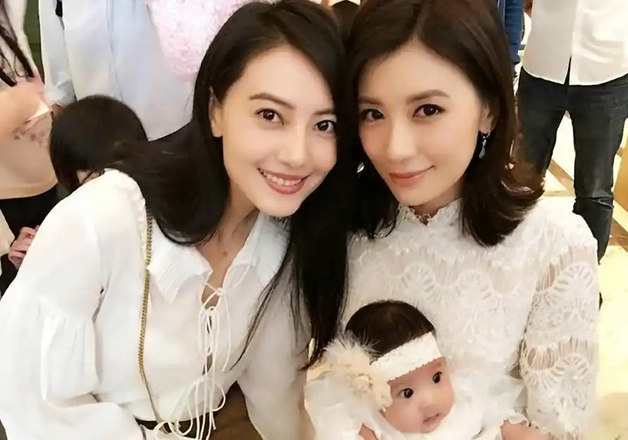 高圆圆贾静雯20年后再合作!梦回《倚天屠龙记》,合照就像双胞胎