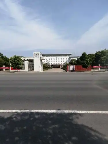 尚好,便骑着单车,沿裕溪河河堤,先向东骑行两公里,再推上裕溪河大桥