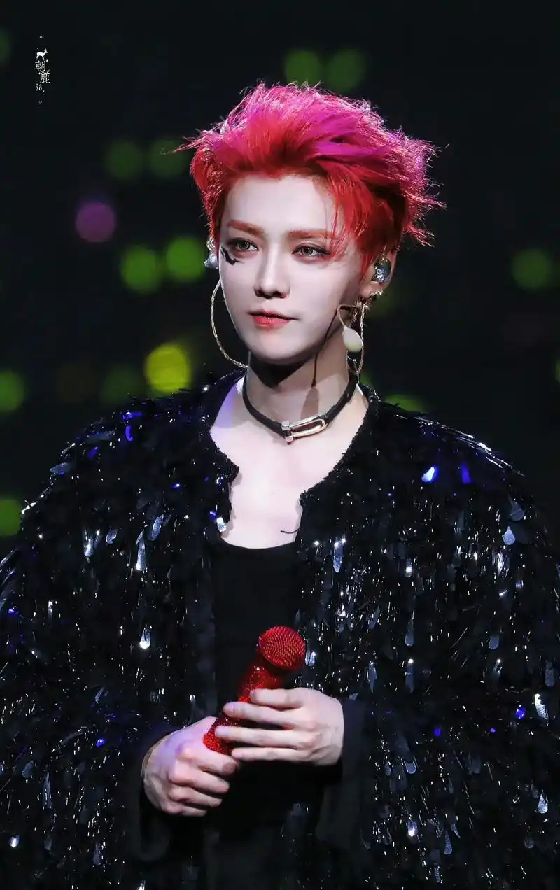 神图诞生 78#神级现场 #鹿晗红发造型好绝 #舞台 #鹿晗三 - 抖音