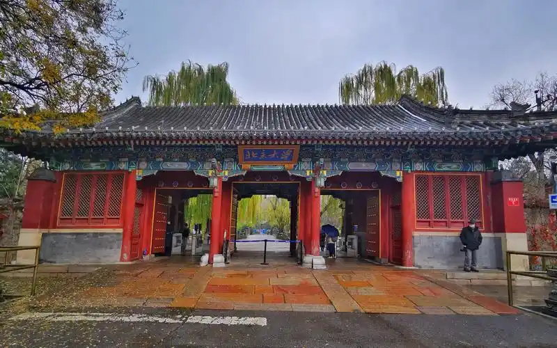 北京大学西门