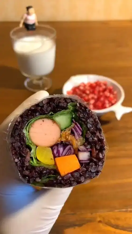 黑米彩色饭团这样做简单好吃方便携带,还不担心长肉肉