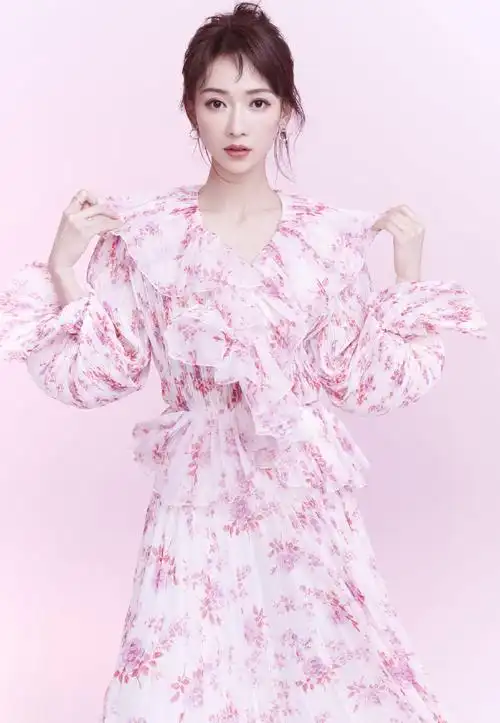 吴谨言粉色繁花长裙