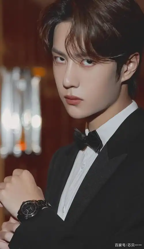 王一博帅气西装照,好一位谦虚稳重的拼搏少年