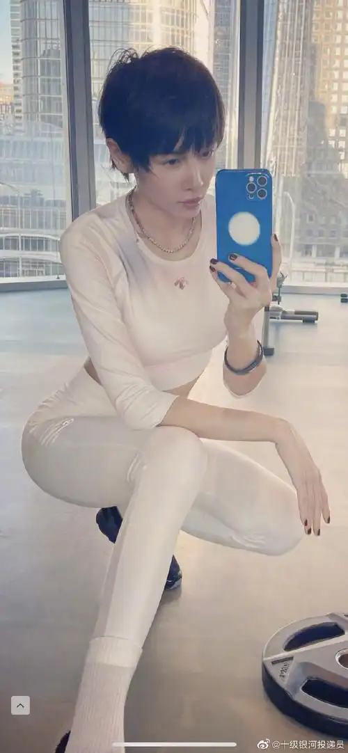 张蓝心马甲线#高清壁纸图 太励志了