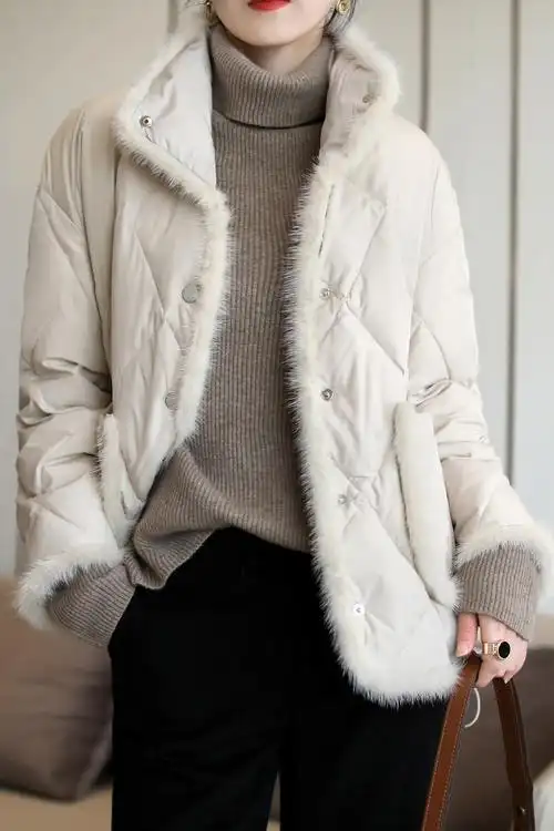 2021年新款水貂毛羽绒服女白色短款白鸭绒宽松加绒时尚冬装外套