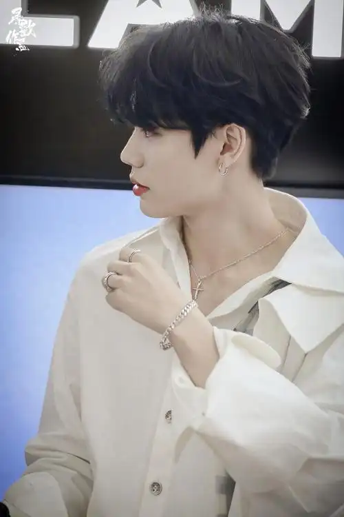 the galaxy, there are no brighter stars than you9099"@林彦俊