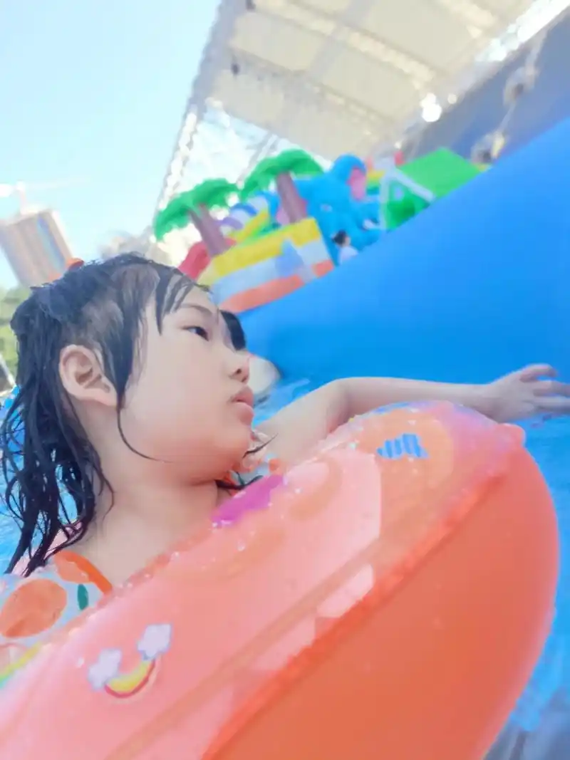 只有照片能记录这份珍贵 #一起去游泳  - 抖音