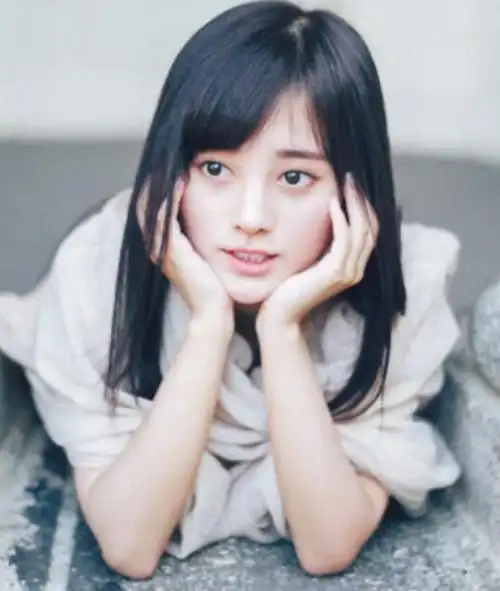 鞠婧祎早期出道能有多大胆?旧照仅穿"一层纱",还暴露真实容颜