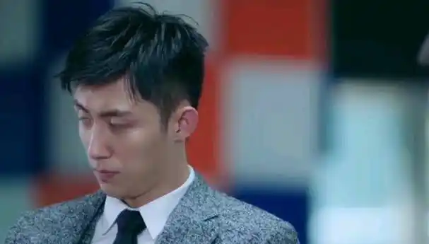 一个男人喜不喜欢你,黄景瑜对热巴这个举动就看得出来,藏不住的_反应