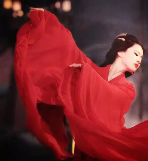 人间仙女刘亦菲一袭红衣炽烈明艳世间万物皆失色