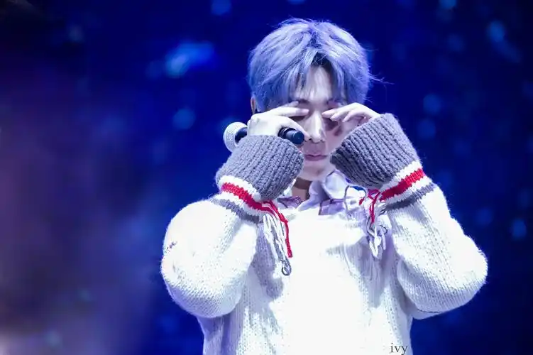 酷帅杨洋生日会高清壁纸_帅气迷人的男星