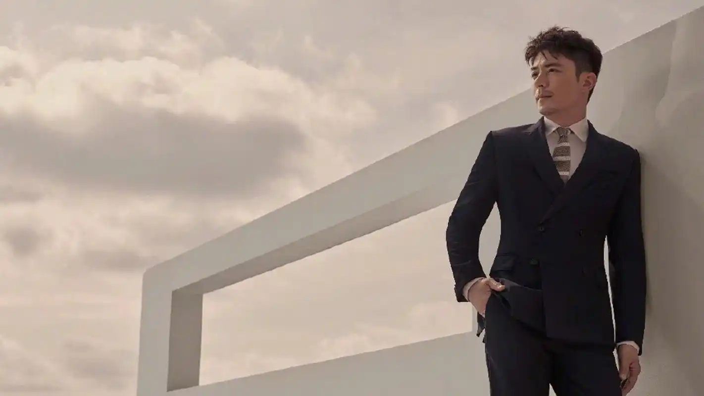 霍建华休闲帅气写真图片桌面壁纸