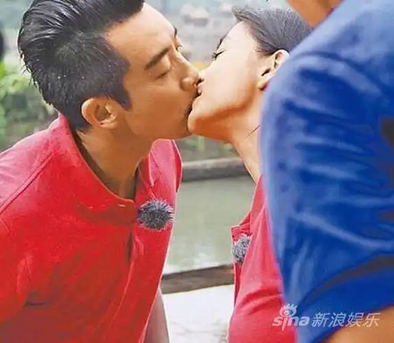 郑凯angelababy接吻黄晓明吃醋 郑恺称是哥们