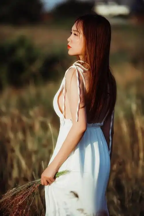 拍摄侧身人像时,应该怎样构图,怎样打光?