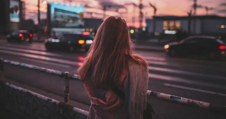 原创回首向来萧瑟处,归去,也无风雨也无晴.