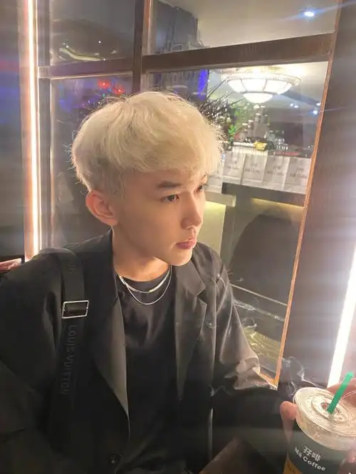 咱就是说 头皮废了#发色分享  #男生发色