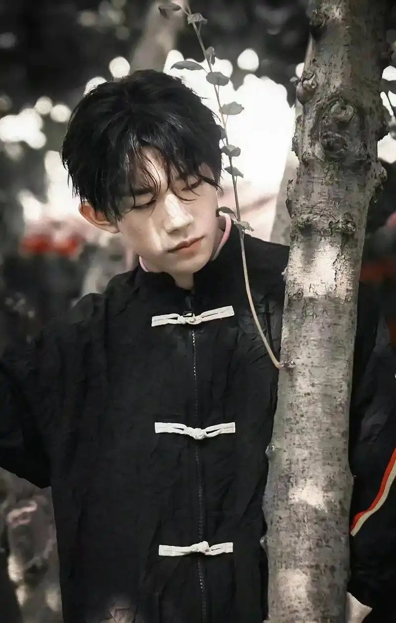 易烊千玺 真的超爱这组照片 - 抖音