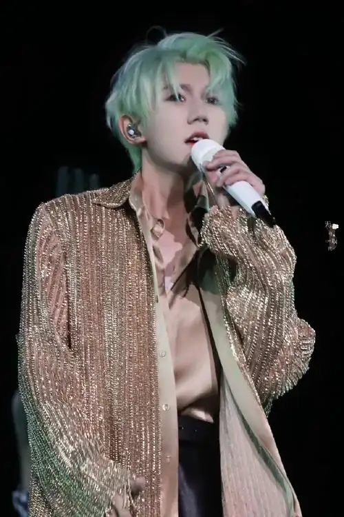 王源流星也为你落下来了巡演舞台##王源客厅狂欢巡演