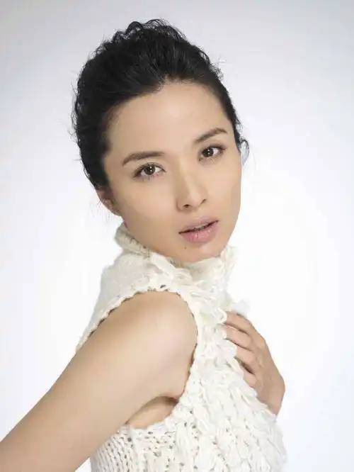 李佳,中国大陆演员,1977年10月9日出生于云南,2000毕业于北京片子学院