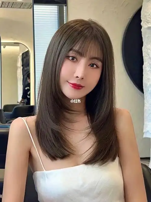 适合高额头圆脸女生的空气刘海锁骨发