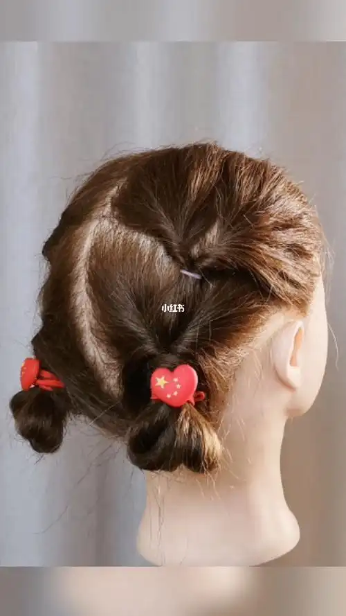 简单漂亮双马尾国庆节出去玩这样扎头发