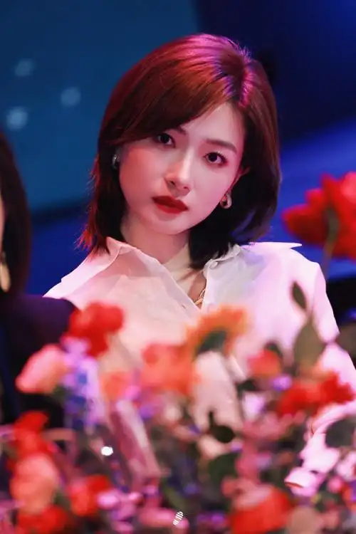 万茜超话95#万茜芋泥啵啵造型#去冰十分甜@万茜