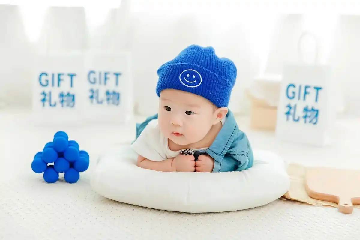 我们四个月了.爱笑的baby #宝宝百天照 #宝宝写真 - 抖音