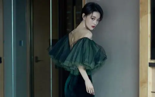 张馨予优雅气质性感写真图片桌面壁纸