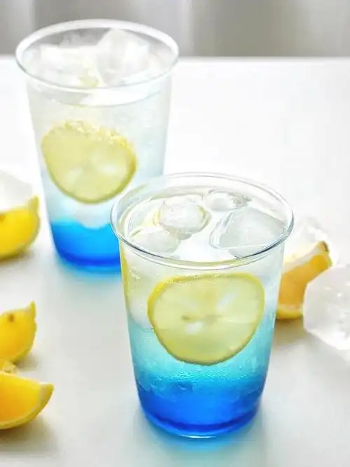 蓝色海洋气泡水的做法