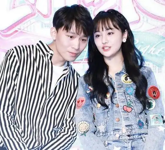 张恒离开留下郑爽一人伤心网友说他做得对就连郑爸也支持张恒