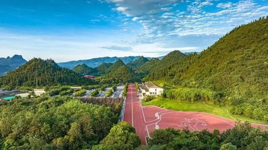 10008人报名参加2023万峰林半程马拉松赛~_赛事_参赛_赛道