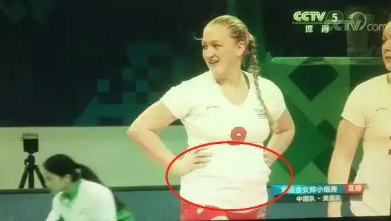 军运会美女排曾引热议 体型肥硕小肚腩不像运动员 现在想来很反常