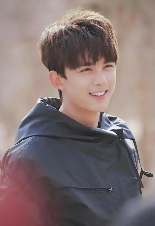 提到吴磊大家都知道他是作为一名童星出道的,曾经的"马小跳"还有"小