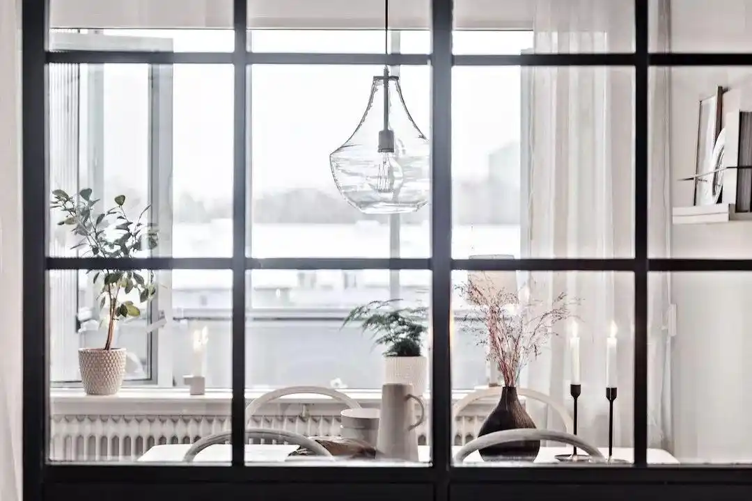 色彩上,ins风比较接近简约的北欧风格,使用大面积纯色,搭配一些