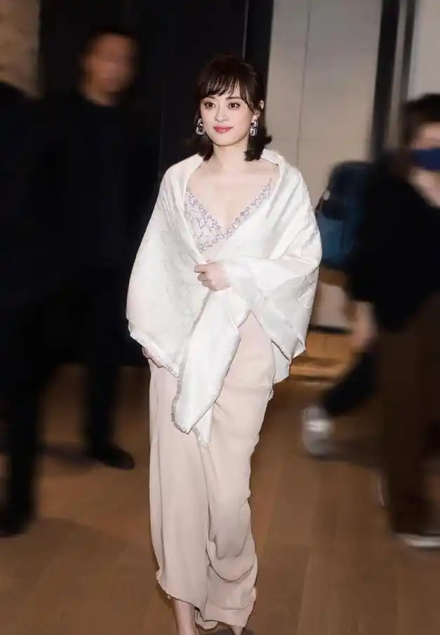 换发型如换脸41岁孙俪颜值狂飙活动生图太美气质像豪门阔太