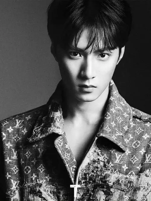 刘耀文变化好大,但是又好像都没有变