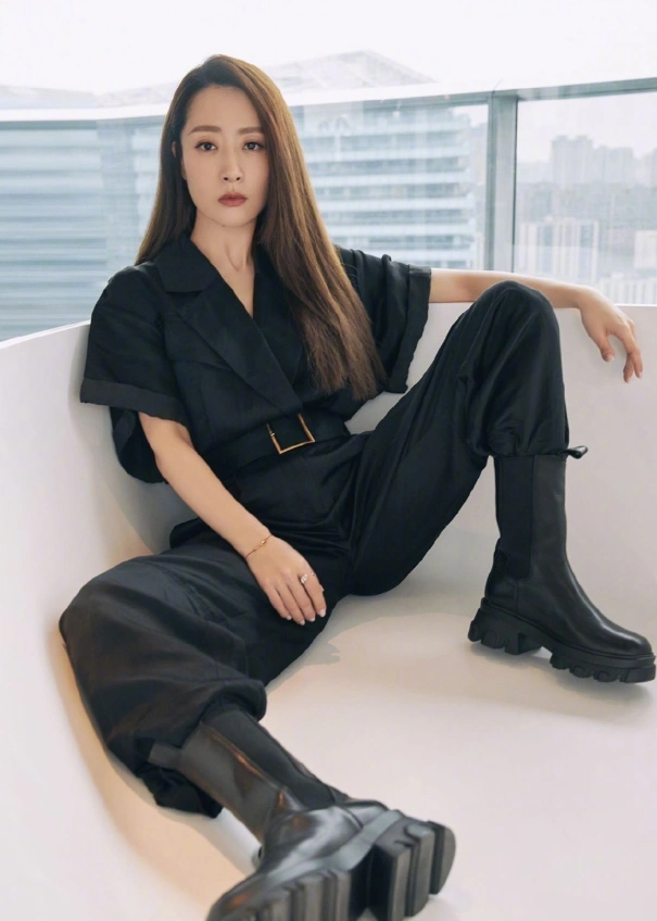 王思聪都不敢追的女人白冰穿香槟色古风长裙气质优雅魅力十足