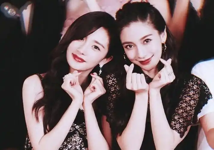 杨颖生日与家人共度,7岁小海绵暴风抽高,长相像极了黄晓明_杨幂_孩子