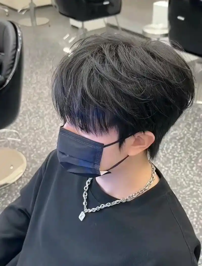 男生发型推荐微分碎盖 男生发型推荐微分碎盖 氛围感满满的微分碎盖真