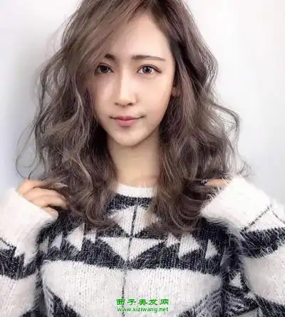 最新女生中长发烫发发型图片优雅熟女感觉这发型最适合