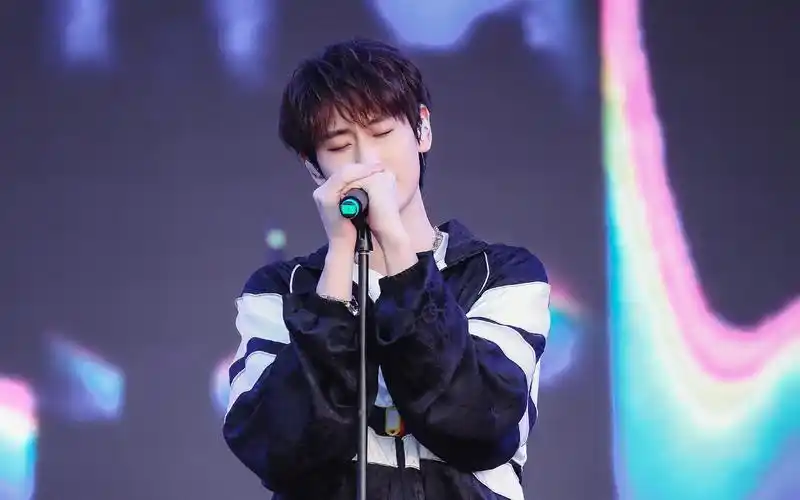 【ak刘彰】国潮音乐节into1刘彰全程表演 talking横屏fo-谁的柚子皮掉