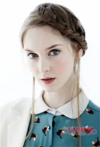 女孩长发编发发型